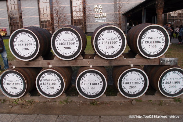金車威士忌酒廠：【宜蘭員山】金車威士忌酒廠－真的看的到一桶一桶的威士忌，還可以試喝酒唷！