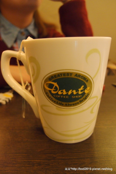 丹堤咖啡(萬大店)：【台北萬華】丹堤咖啡－奶茶表現都還不錯