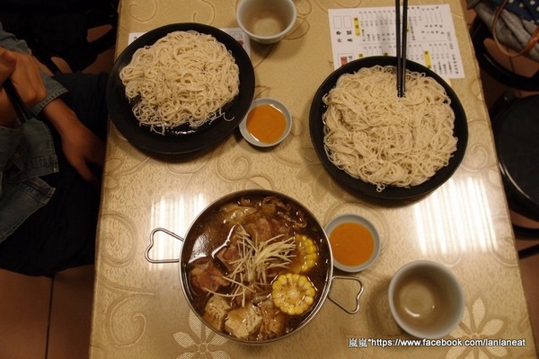 東風羊肉爐：【台中東海】東風羊肉爐－有好吃的麵線還有單人羊肉爐！