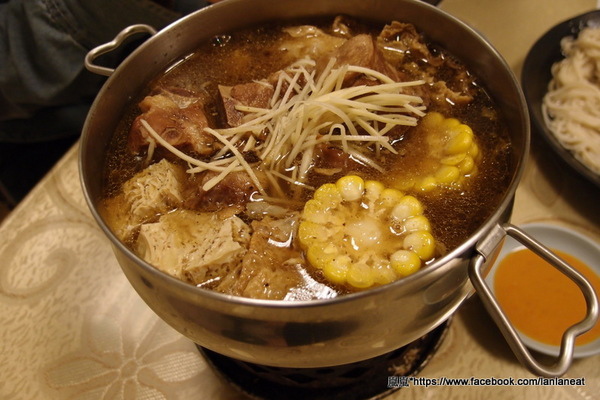 東風羊肉爐：【台中東海】東風羊肉爐－有好吃的麵線還有單人羊肉爐！
