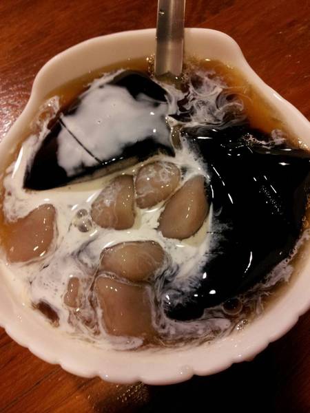豆子：【台中東海】豆子　超滑嫩仙草　又Ｑ又香的芋圓　大推！